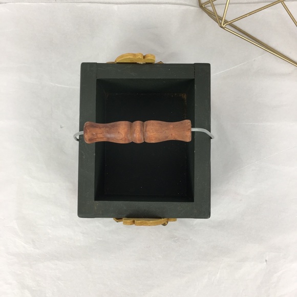 "Hugs For Everyone" Wood Box with Handle - Picture 5 of 5